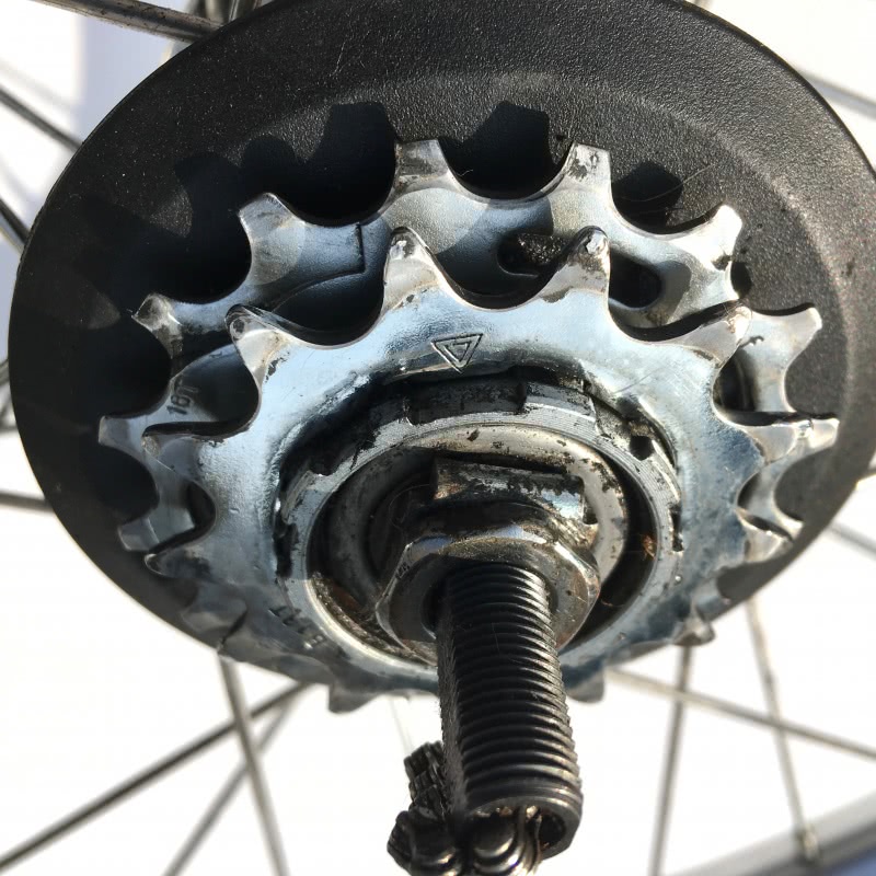 Brompton BWR 6 speed rear wheel showing 16T and 13T sprockets and splines on driver
